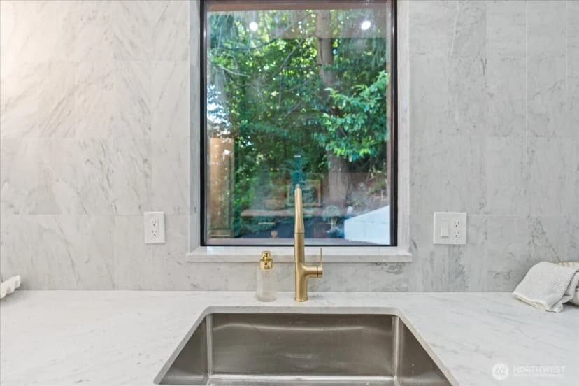 Property photo for 4011 Sw Maryland Place, Seattle photo 11
