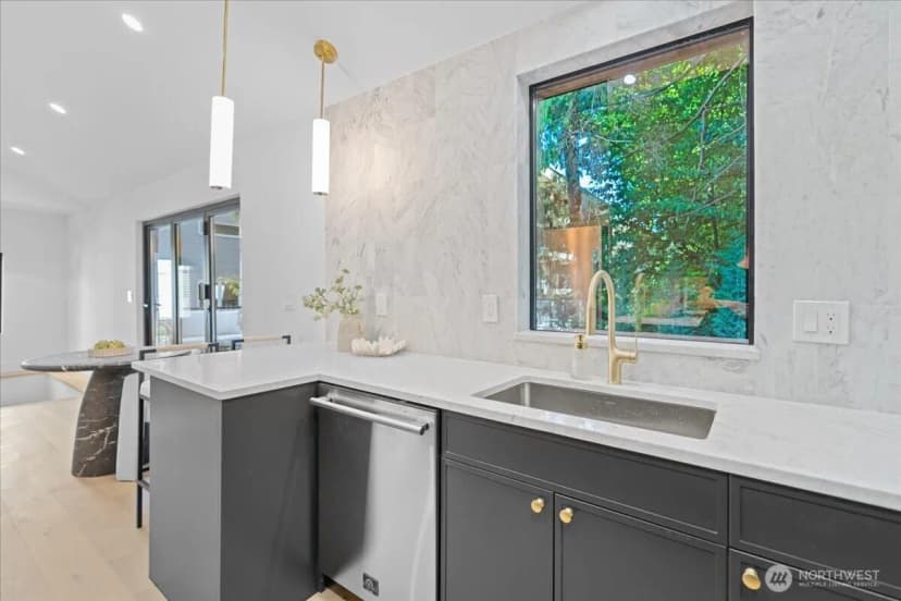 Property photo for 4011 Sw Maryland Place, Seattle photo 10