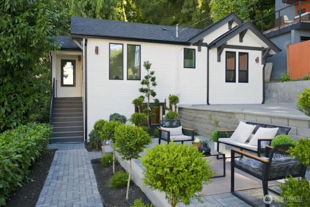Property photo for 4011 Sw Maryland Place, Seattle