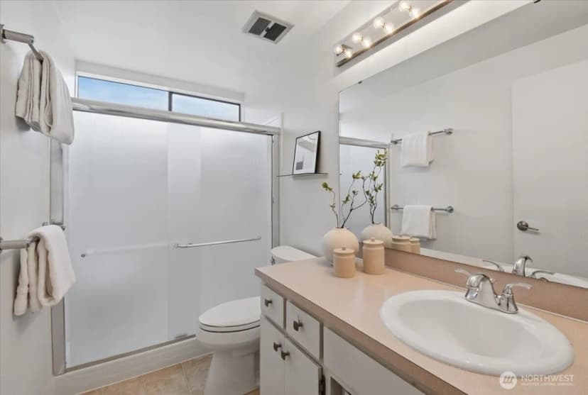 Property photo for 17816 Ne 12th Street, Bellevue photo 17