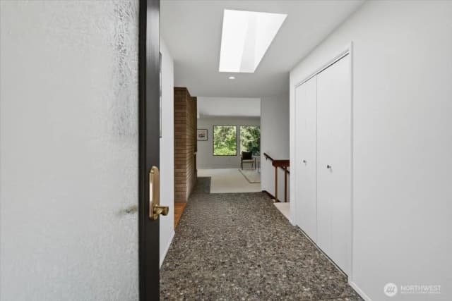Property photo for 17816 Ne 12th Street, Bellevue photo 2