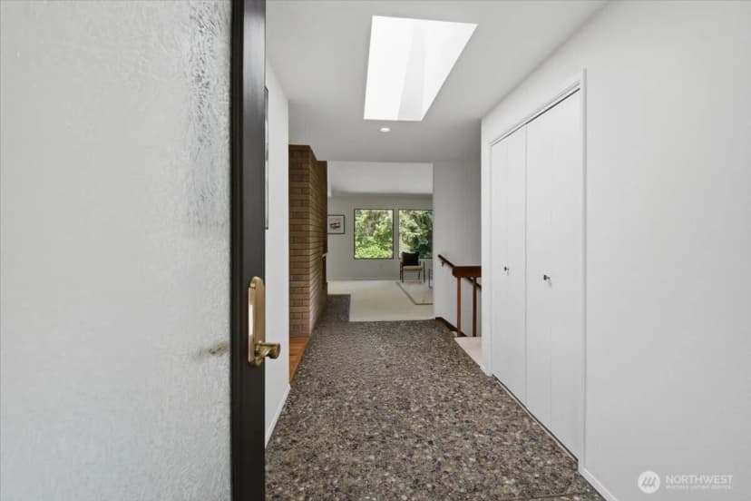 Property photo for 17816 Ne 12th Street, Bellevue photo 2