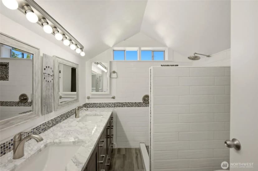 Property photo for 10532 Evanston Avenue N, Seattle photo 24