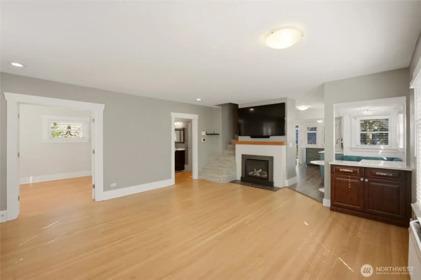 Property photo for 10532 Evanston Avenue N, Seattle photo 9