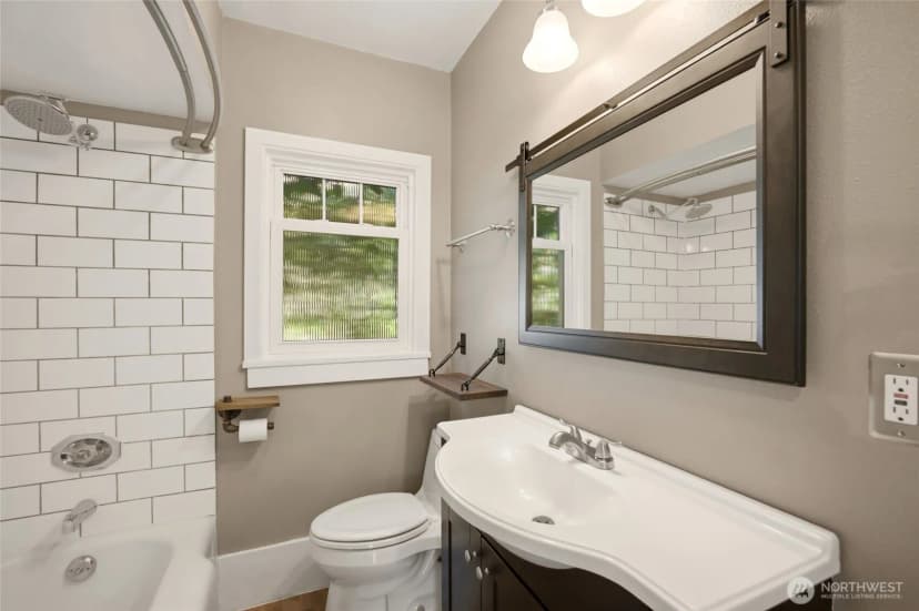 Property photo for 10532 Evanston Avenue N, Seattle photo 13