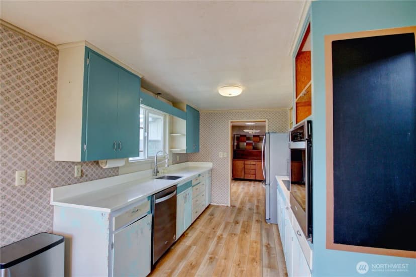Property photo for 17483 Peterson Road, Burlington photo 29