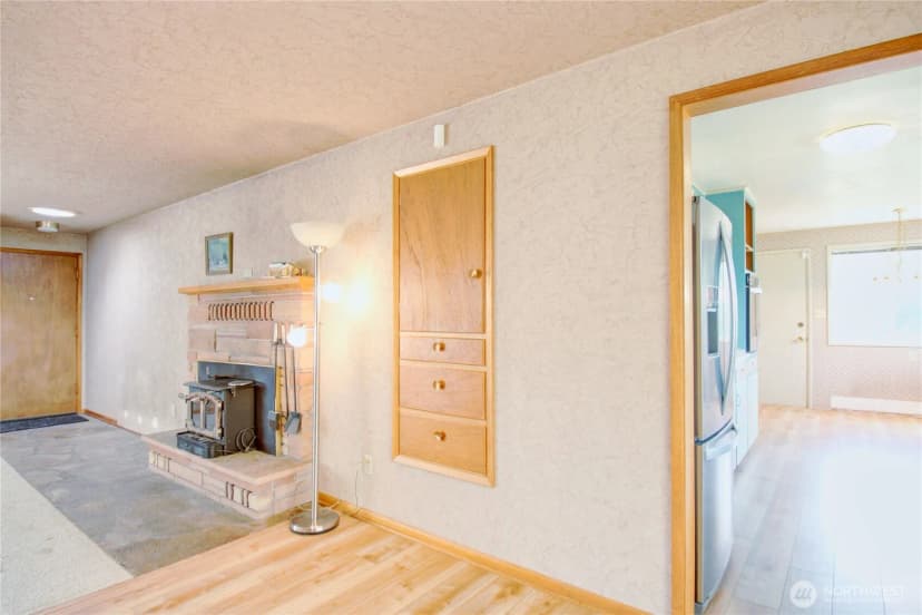 Property photo for 17483 Peterson Road, Burlington photo 18