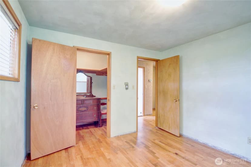 Property photo for 17483 Peterson Road, Burlington photo 23