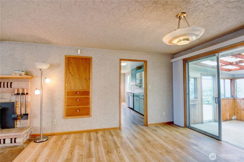 Property photo for 17483 Peterson Road, Burlington photo 22