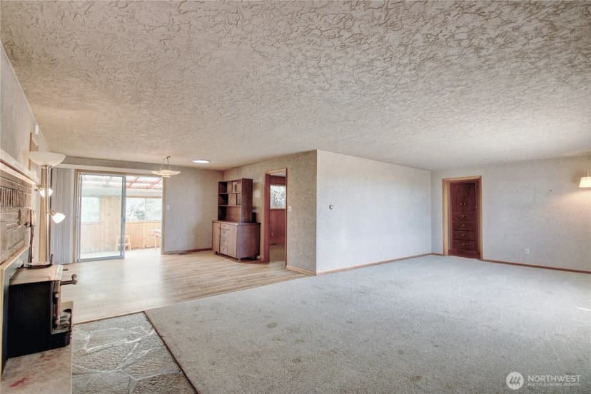 Property photo for 17483 Peterson Road, Burlington photo 14