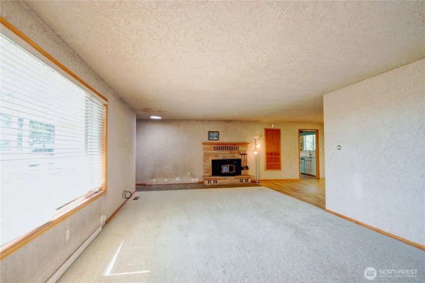 Property photo for 17483 Peterson Road, Burlington photo 17