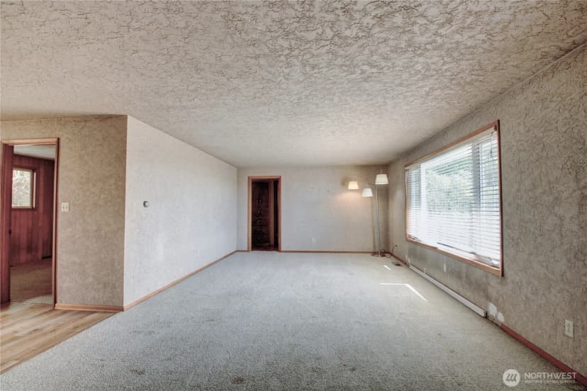 Property photo for 17483 Peterson Road, Burlington photo 15
