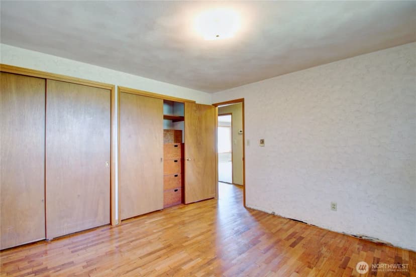 Property photo for 17483 Peterson Road, Burlington photo 24