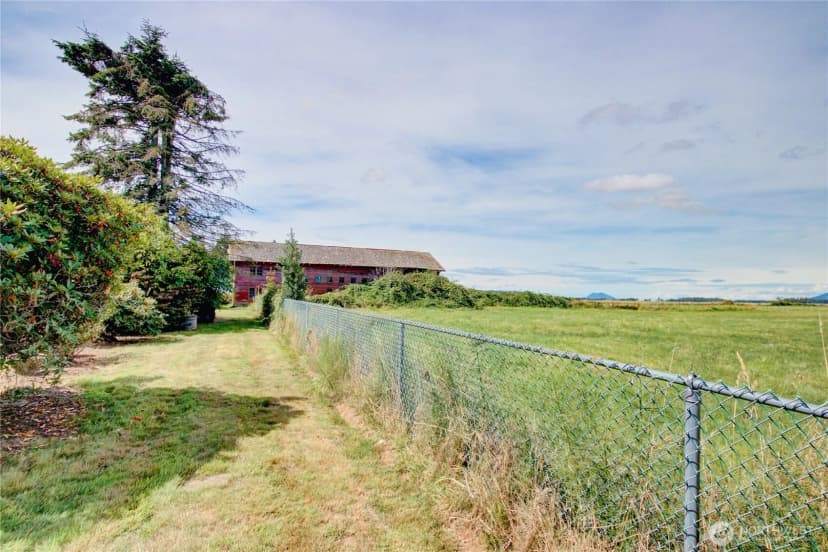 Property photo for 17483 Peterson Road, Burlington photo 11