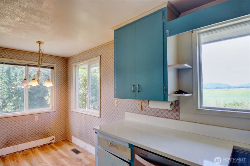 Property photo for 17483 Peterson Road, Burlington photo 32