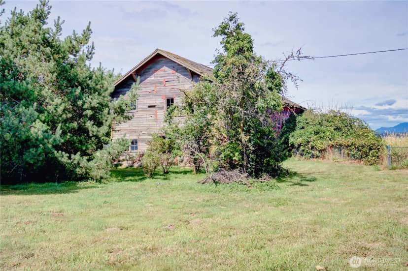 Property photo for 17483 Peterson Road, Burlington photo 9