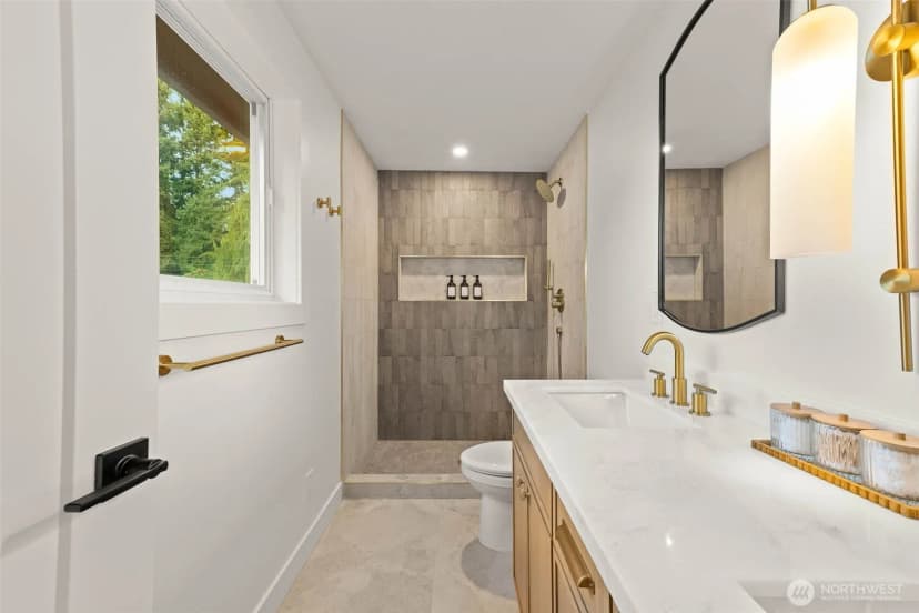 Property photo for 16301 Wallingford Avenue N, Shoreline photo 14