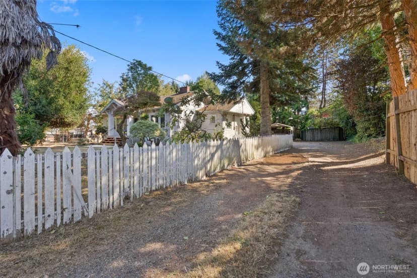 Property photo for 419 S 150th Street, Burien photo 30