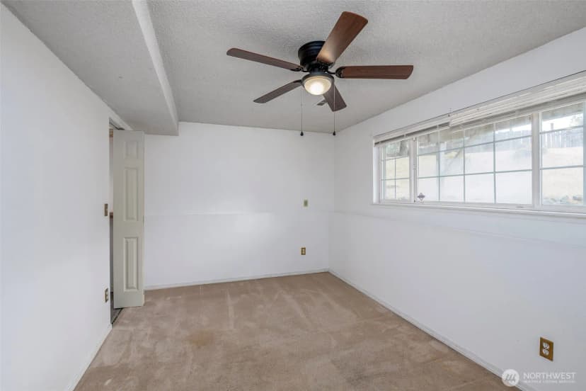 Property photo for 8858 81st Avenue Sw, Lakewood photo 13