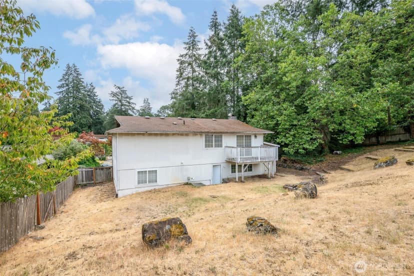 Property photo for 8858 81st Avenue Sw, Lakewood photo 16