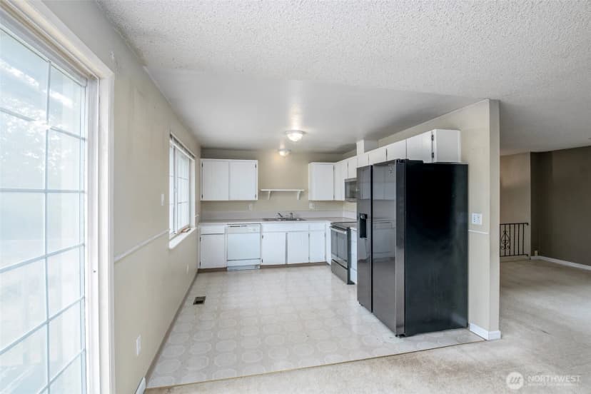 Property photo for 8858 81st Avenue Sw, Lakewood photo 6