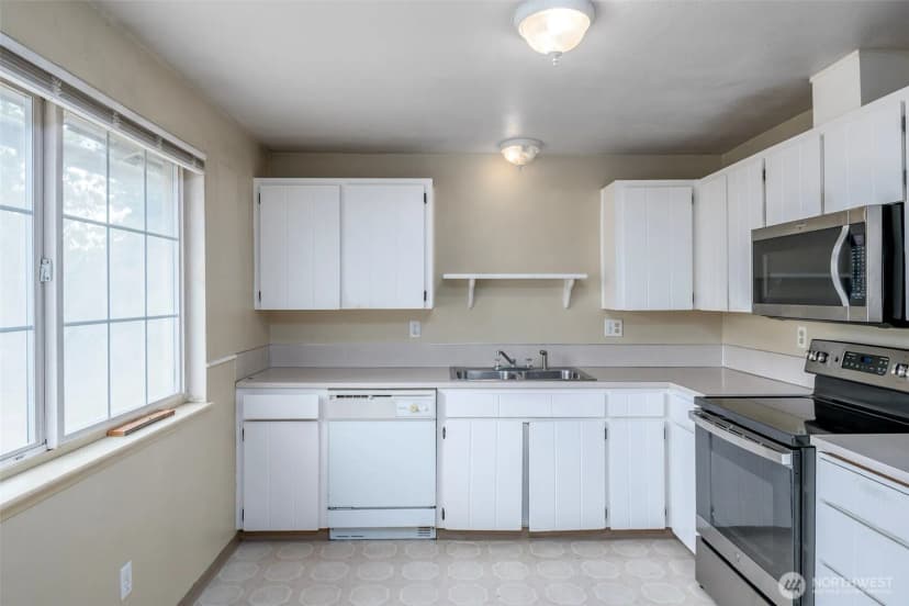 Property photo for 8858 81st Avenue Sw, Lakewood photo 7