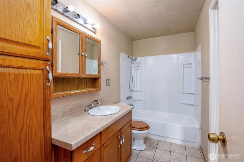 Property photo for 8858 81st Avenue Sw, Lakewood photo 9