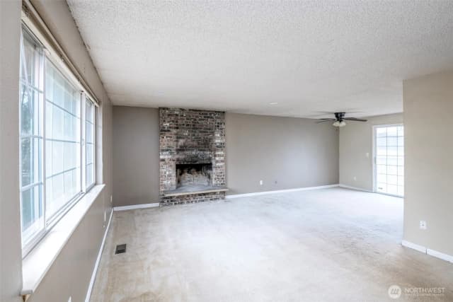 Property photo for 8858 81st Avenue Sw, Lakewood photo 4