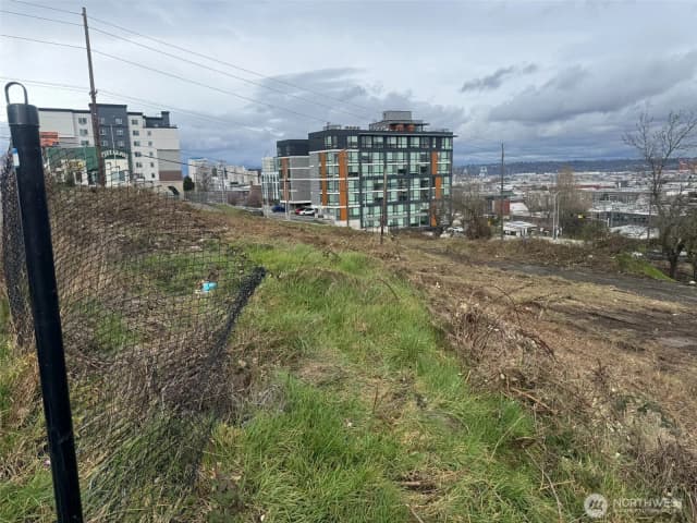 Property photo for 2123 Tacoma Avenue S, Tacoma photo 5