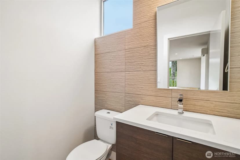 Property photo for 3319 W Elmore Street, Seattle photo 8