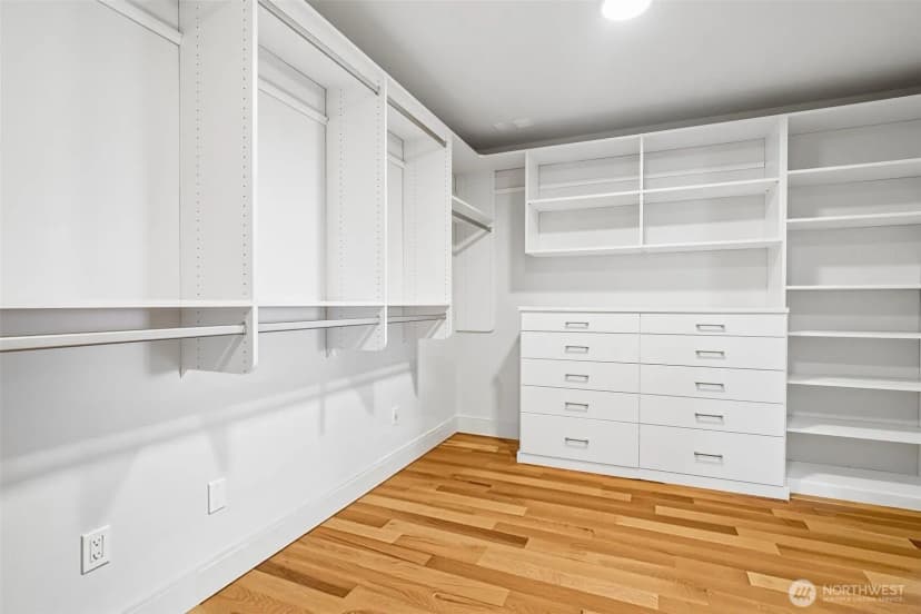Property photo for 3319 W Elmore Street, Seattle photo 12