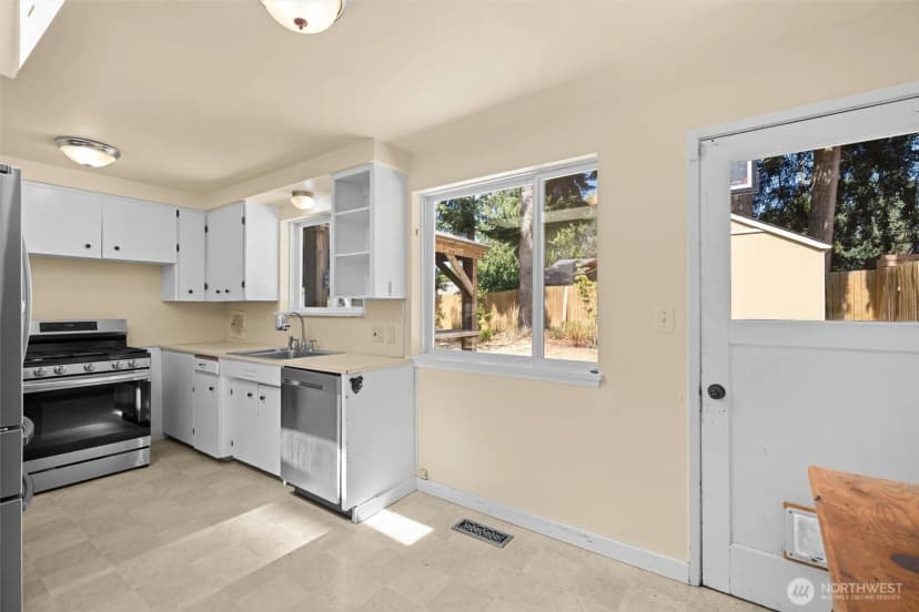 Property photo for 1216 N 172nd Street, Shoreline photo 10