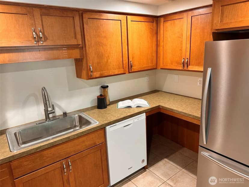 Property photo for 12536 15th Avenue Ne #c1, Seattle photo 9