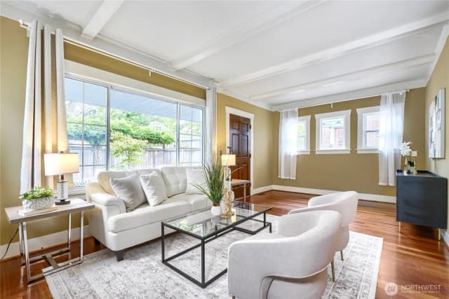 Property photo for 504 23rd Avenue E, Seattle photo 3