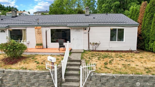 Property photo for 1725 1727 Bloomington Avenue, Bremerton photo 2