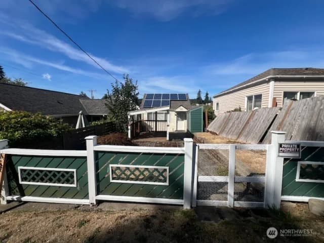 Property photo for 913 Charlotte Avenue W, Bremerton