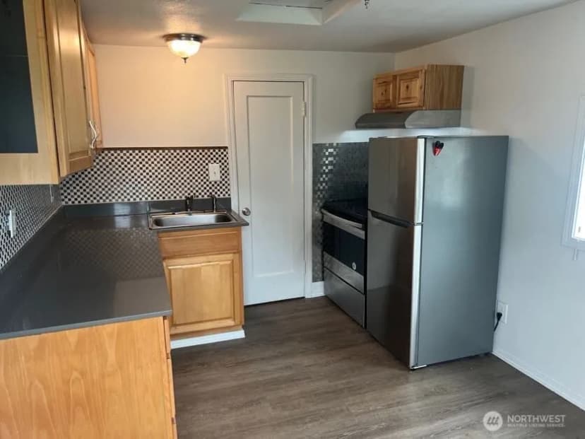 Property photo for 913 Charlotte Avenue W, Bremerton photo 8