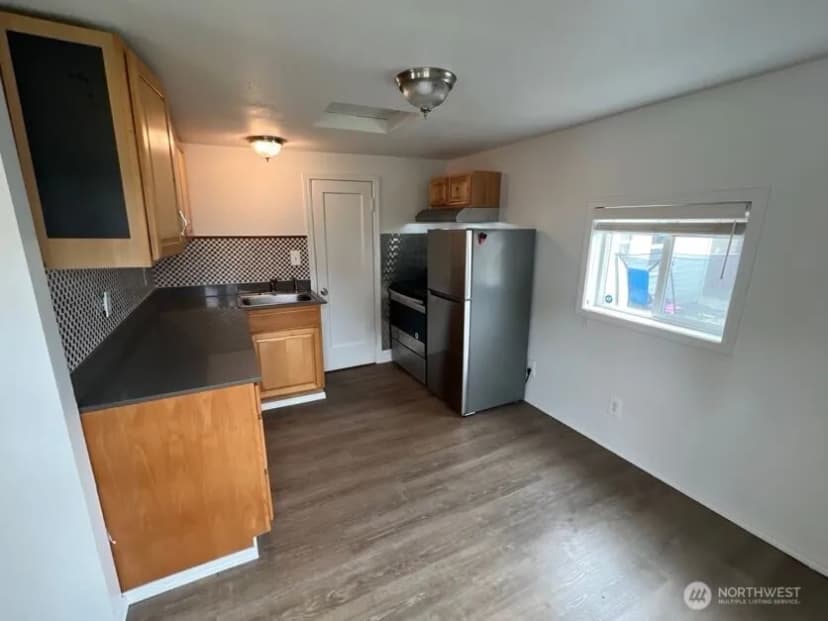 Property photo for 913 Charlotte Avenue W, Bremerton photo 9