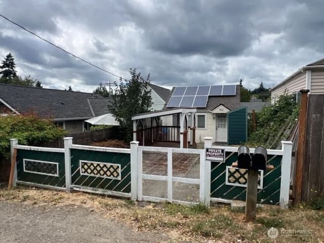 Property photo for 913 Charlotte Avenue W, Bremerton