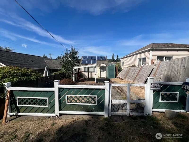 Property photo for 913 Charlotte Avenue W, Bremerton photo 2