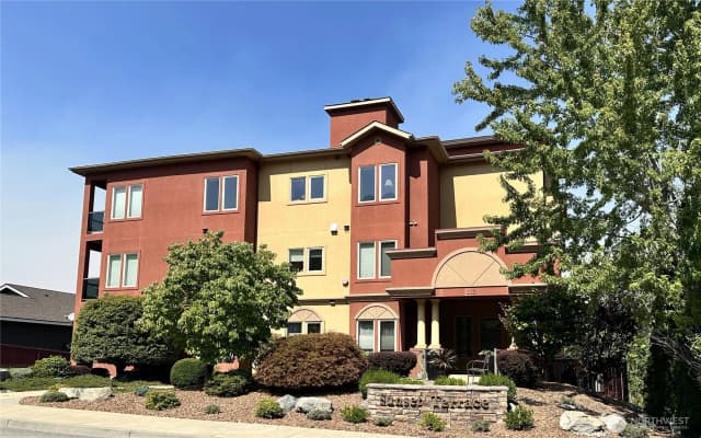 Property photo for 113 E Raymond Street #1b, Chelan