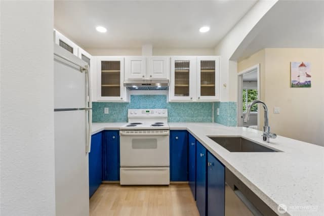 Property photo for 6835 Ne 153rd Place #a202, Kenmore photo 5