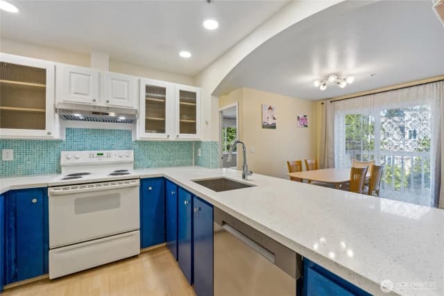 Property photo for 6835 Ne 153rd Place #a202, Kenmore photo 4