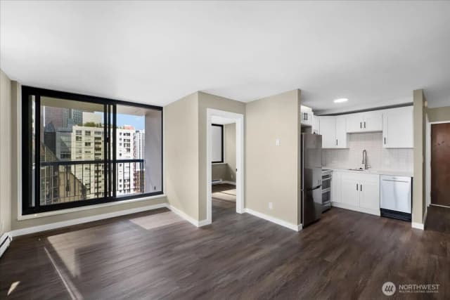 Property photo for 2100 3rd Avenue #2104, Seattle photo 4