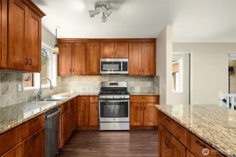 Property photo for 16204 Main Street, Bellevue photo 9