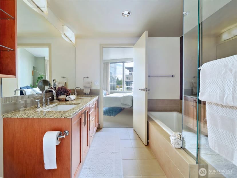 Property photo for 10610 Ne 9th Place, Bellevue photo 16