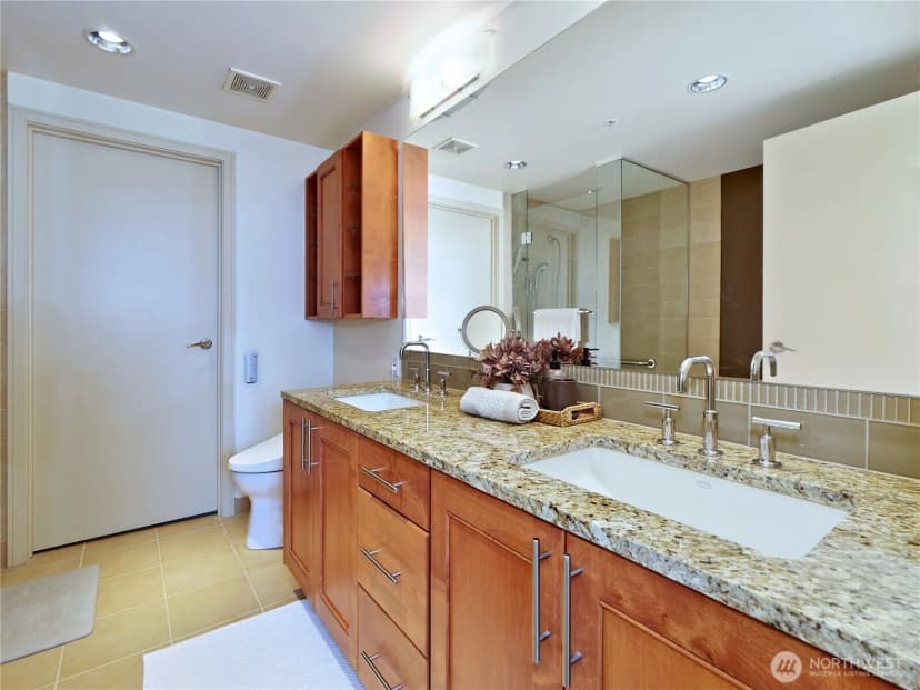 Property photo for 10610 Ne 9th Place, Bellevue photo 15