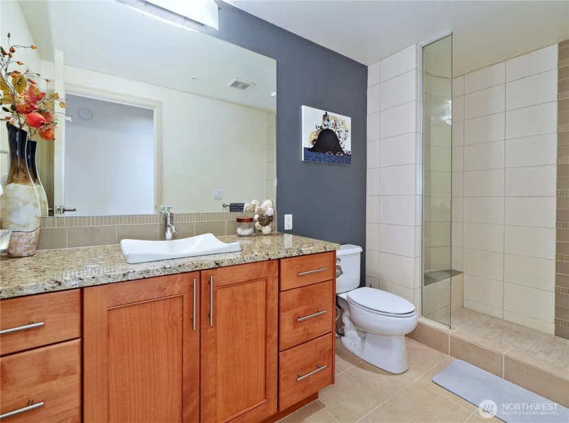 Property photo for 10610 Ne 9th Place, Bellevue photo 18