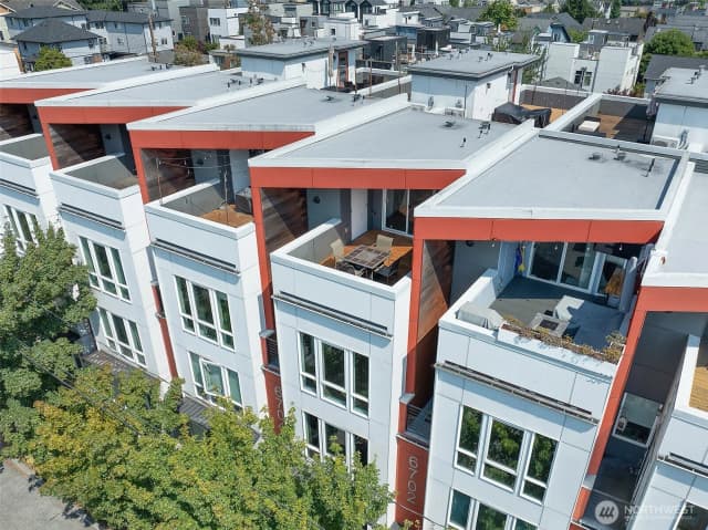 Property photo for 6704 15th Avenue Nw, Seattle photo 2