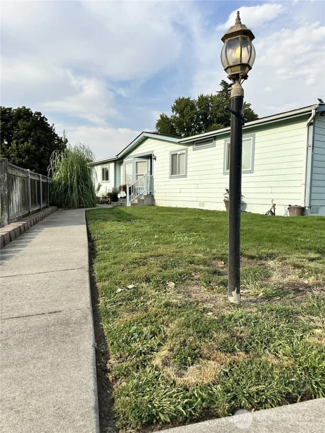 Property photo for 330 W 5th Street, Waitsburg photo 2